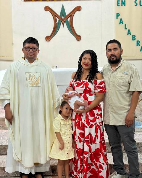 Wuilmer Cortés y su familia, Coral Expediciones